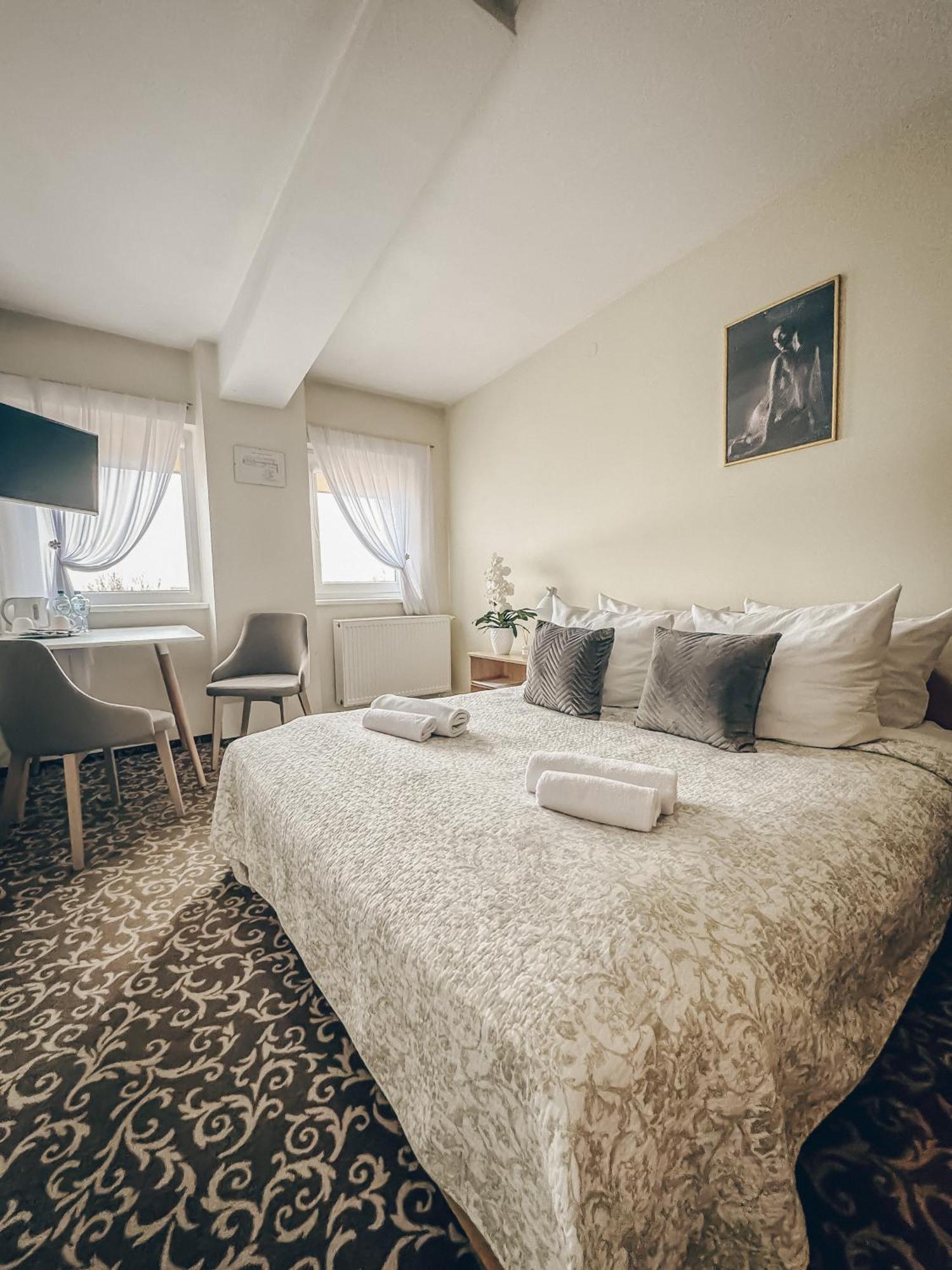 Pervaza Hotel Panevėžys Buitenkant foto