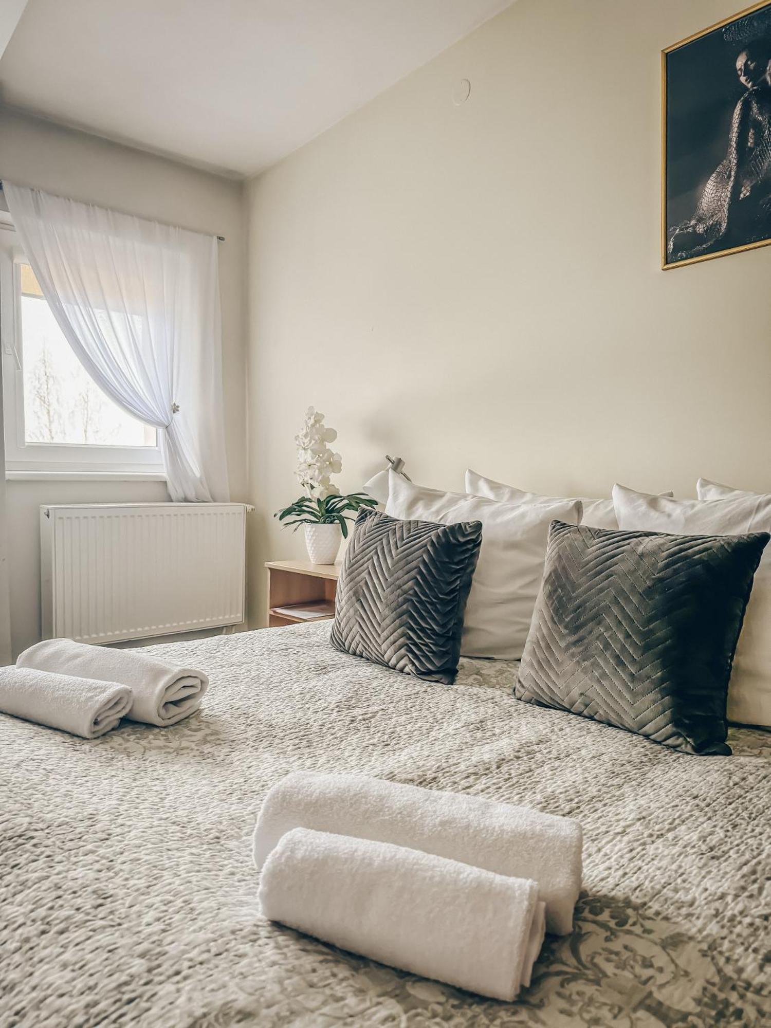 Pervaza Hotel Panevėžys Buitenkant foto